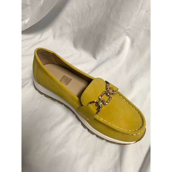 Women’s Mustard Yellow Soft Leather Loafers w/ Gold Chain Detail –EU 39 (US 8.5) - Picture 2 of 4